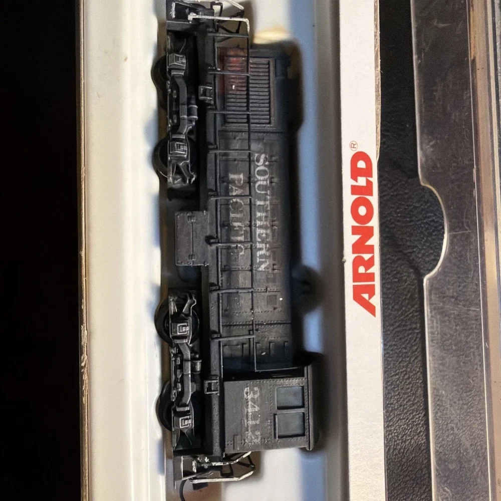 Arnold N Scale 5066 Southern Pacific ALCO S-2 Switcher Locomotive #3412